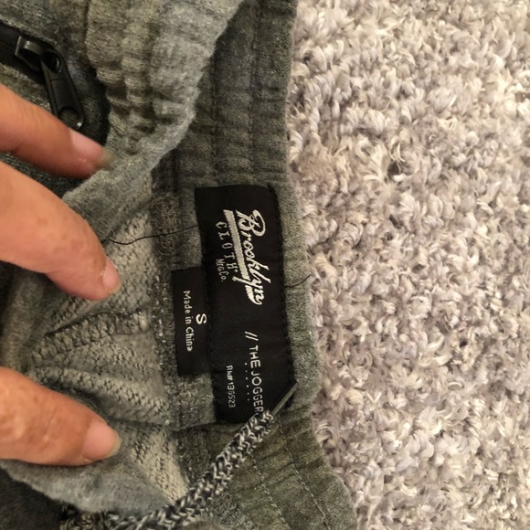 Boys gently used Camouflage joggers - Picture 5 of 5